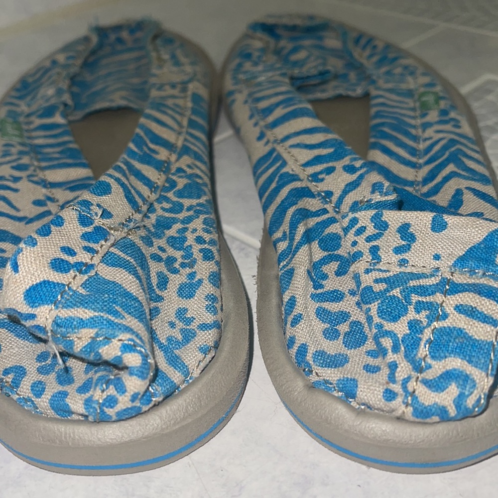 SANUK - Picture 4 of 5